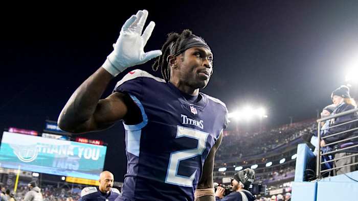 Julio Jones waves goodbye as the Tennessee Titans lose in the Playoffs